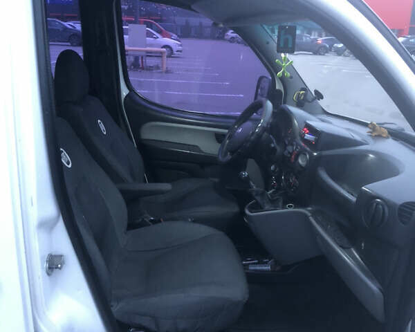 Белый Фиат Добло, объемом двигателя 1.3 л и пробегом 266 тыс. км за 5200 $, фото 17 на Automoto.ua