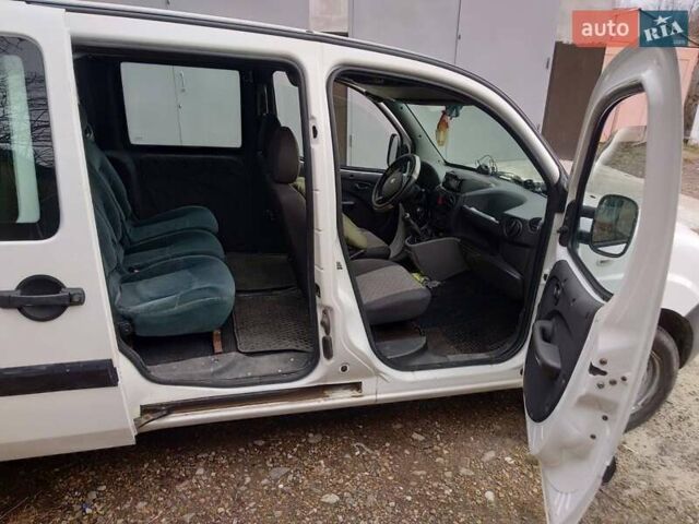 Белый Фиат Добло, объемом двигателя 1.3 л и пробегом 175 тыс. км за 5000 $, фото 2 на Automoto.ua