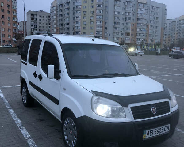 Белый Фиат Добло, объемом двигателя 1.3 л и пробегом 266 тыс. км за 5200 $, фото 5 на Automoto.ua