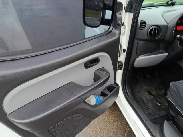 Белый Фиат Добло, объемом двигателя 1.9 л и пробегом 227 тыс. км за 4500 $, фото 14 на Automoto.ua