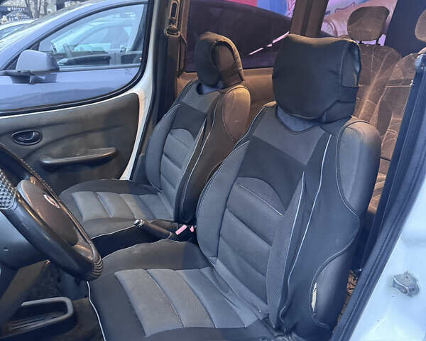 Белый Фиат Добло, объемом двигателя 1.4 л и пробегом 270 тыс. км за 2900 $, фото 6 на Automoto.ua