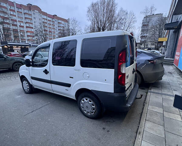 Белый Фиат Добло, объемом двигателя 1.4 л и пробегом 270 тыс. км за 2900 $, фото 4 на Automoto.ua