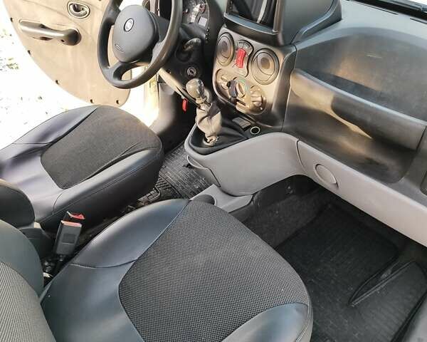 Білий Фіат Добло, об'ємом двигуна 1.4 л та пробігом 280 тис. км за 4200 $, фото 3 на Automoto.ua