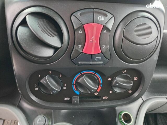 Белый Фиат Добло, объемом двигателя 1.4 л и пробегом 270 тыс. км за 4790 $, фото 14 на Automoto.ua