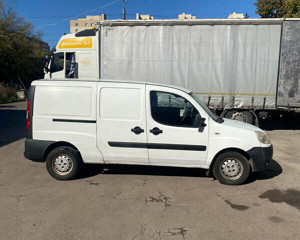 Белый Фиат Добло, объемом двигателя 0 л и пробегом 320 тыс. км за 3700 $, фото 2 на Automoto.ua