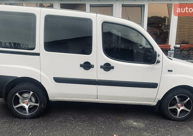 Белый Фиат Добло, объемом двигателя 1.25 л и пробегом 325 тыс. км за 5500 $, фото 4 на Automoto.ua