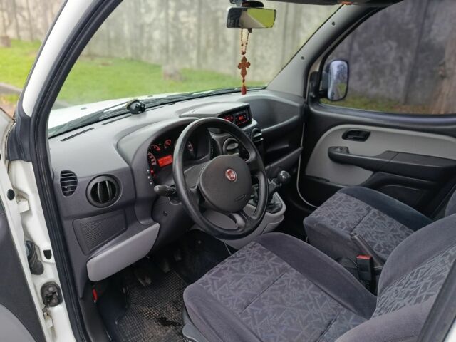 Белый Фиат Добло, объемом двигателя 1.9 л и пробегом 227 тыс. км за 4500 $, фото 12 на Automoto.ua