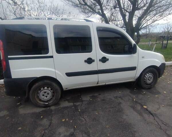 Білий Фіат Добло, об'ємом двигуна 1.4 л та пробігом 270 тис. км за 3200 $, фото 1 на Automoto.ua