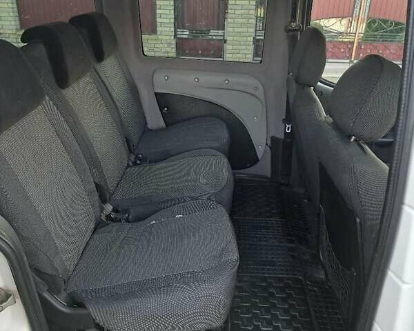 Белый Фиат Добло, объемом двигателя 1.37 л и пробегом 360 тыс. км за 5750 $, фото 8 на Automoto.ua