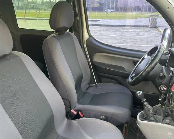 Белый Фиат Добло, объемом двигателя 1.6 л и пробегом 313 тыс. км за 4200 $, фото 7 на Automoto.ua