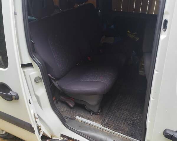 Белый Фиат Добло, объемом двигателя 1.91 л и пробегом 251 тыс. км за 5500 $, фото 3 на Automoto.ua