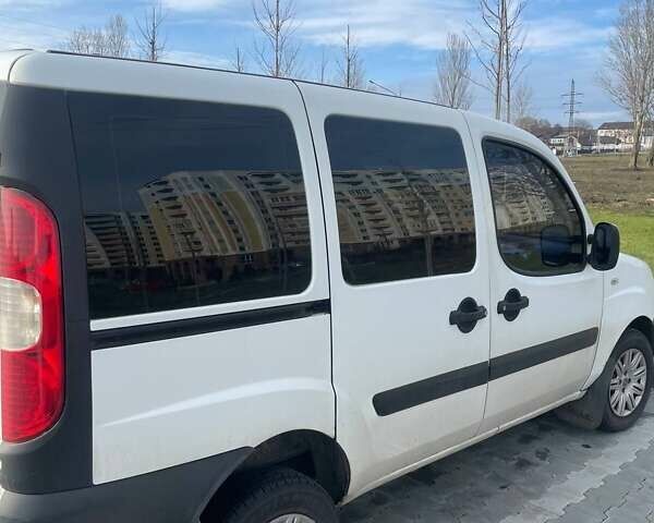 Белый Фиат Добло, объемом двигателя 1.6 л и пробегом 313 тыс. км за 4200 $, фото 1 на Automoto.ua