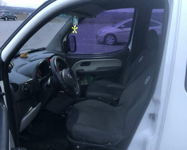 Белый Фиат Добло, объемом двигателя 1.3 л и пробегом 266 тыс. км за 5200 $, фото 18 на Automoto.ua