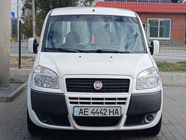 Белый Фиат Добло, объемом двигателя 1.9 л и пробегом 248 тыс. км за 5200 $, фото 2 на Automoto.ua