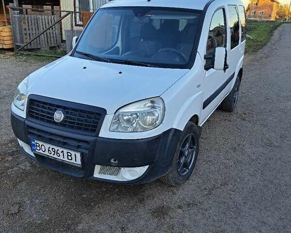 Белый Фиат Добло, объемом двигателя 1.37 л и пробегом 360 тыс. км за 5750 $, фото 5 на Automoto.ua