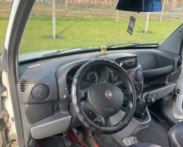 Белый Фиат Добло, объемом двигателя 1.6 л и пробегом 313 тыс. км за 4200 $, фото 4 на Automoto.ua