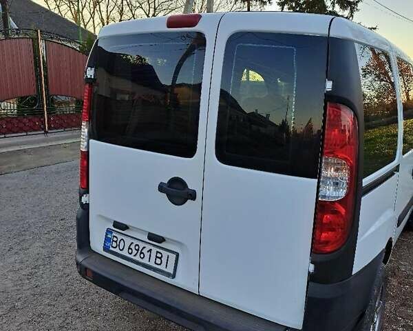 Белый Фиат Добло, объемом двигателя 1.37 л и пробегом 360 тыс. км за 5750 $, фото 4 на Automoto.ua