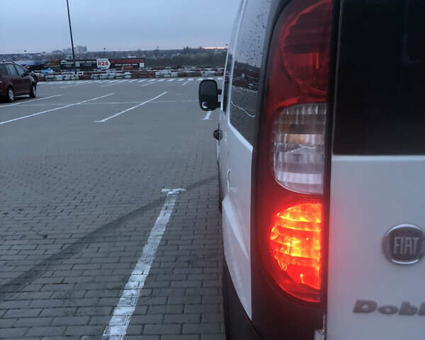 Белый Фиат Добло, объемом двигателя 1.3 л и пробегом 266 тыс. км за 5200 $, фото 11 на Automoto.ua