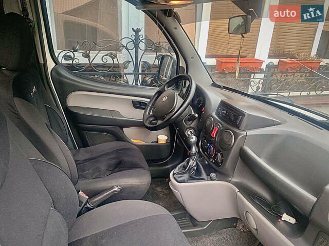 Белый Фиат Добло, объемом двигателя 1.25 л и пробегом 325 тыс. км за 5500 $, фото 6 на Automoto.ua
