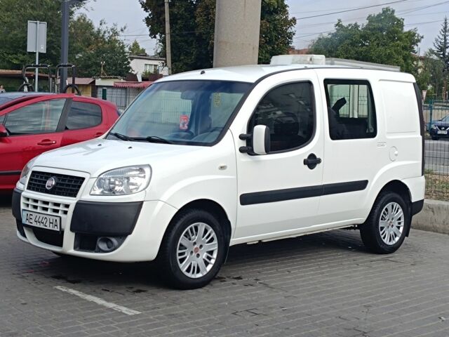 Белый Фиат Добло, объемом двигателя 1.9 л и пробегом 248 тыс. км за 5200 $, фото 1 на Automoto.ua