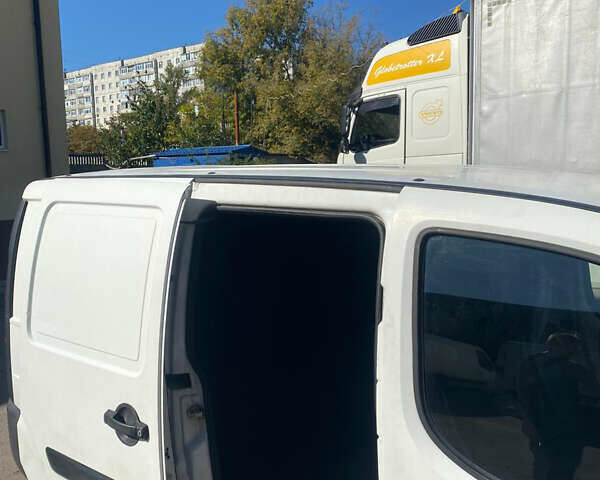 Белый Фиат Добло, объемом двигателя 0 л и пробегом 320 тыс. км за 3599 $, фото 4 на Automoto.ua