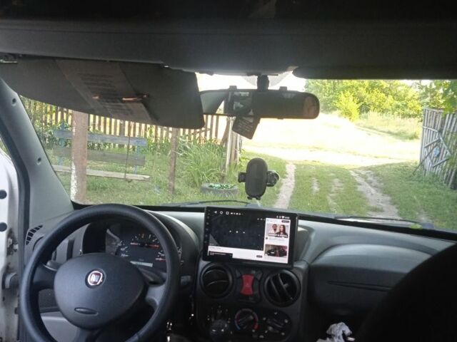 Белый Фиат Добло, объемом двигателя 1.6 л и пробегом 245 тыс. км за 4100 $, фото 2 на Automoto.ua