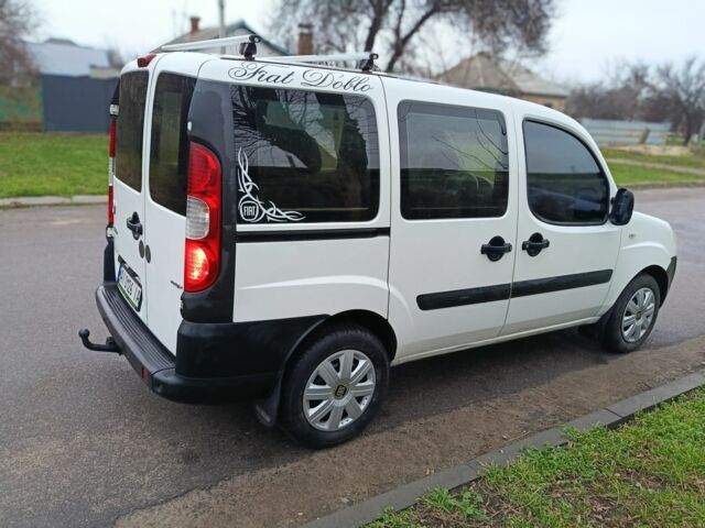 Белый Фиат Добло, объемом двигателя 1.9 л и пробегом 227 тыс. км за 4500 $, фото 5 на Automoto.ua