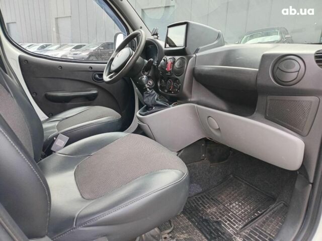 Белый Фиат Добло, объемом двигателя 1.4 л и пробегом 270 тыс. км за 4790 $, фото 21 на Automoto.ua