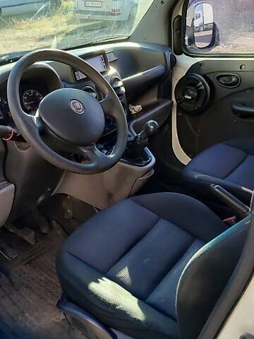 Білий Фіат Добло, об'ємом двигуна 1.9 л та пробігом 225 тис. км за 4200 $, фото 4 на Automoto.ua