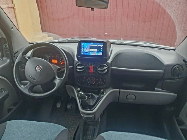 Белый Фиат Добло, объемом двигателя 1.2 л и пробегом 350 тыс. км за 4800 $, фото 6 на Automoto.ua