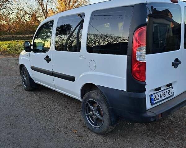 Белый Фиат Добло, объемом двигателя 1.37 л и пробегом 360 тыс. км за 5750 $, фото 3 на Automoto.ua