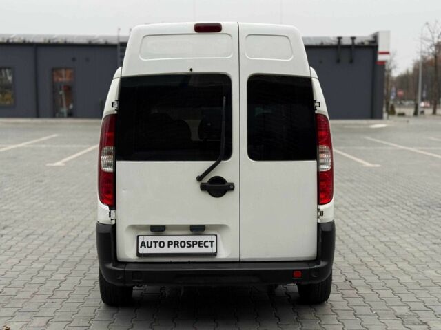 Белый Фиат Добло, объемом двигателя 1.3 л и пробегом 283 тыс. км за 5200 $, фото 5 на Automoto.ua