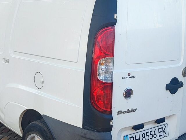 Белый Фиат Добло, объемом двигателя 1.9 л и пробегом 237 тыс. км за 4700 $, фото 3 на Automoto.ua