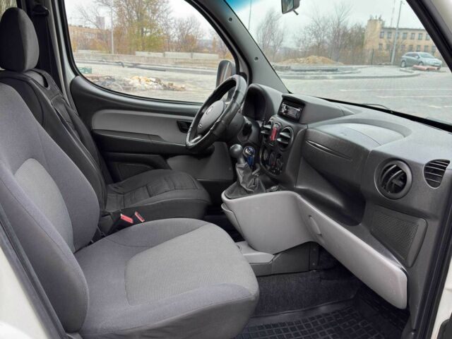 Белый Фиат Добло, объемом двигателя 1.3 л и пробегом 283 тыс. км за 5200 $, фото 8 на Automoto.ua