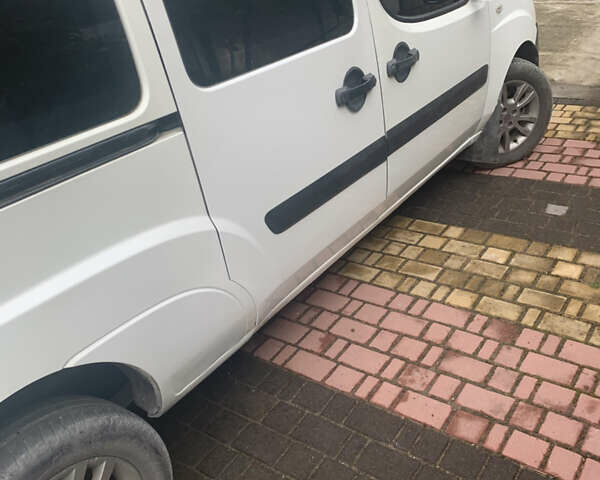 Белый Фиат Добло, объемом двигателя 1.9 л и пробегом 295 тыс. км за 5300 $, фото 4 на Automoto.ua