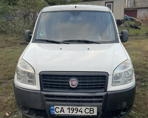Белый Фиат Добло, объемом двигателя 1.3 л и пробегом 210 тыс. км за 5200 $, фото 16 на Automoto.ua