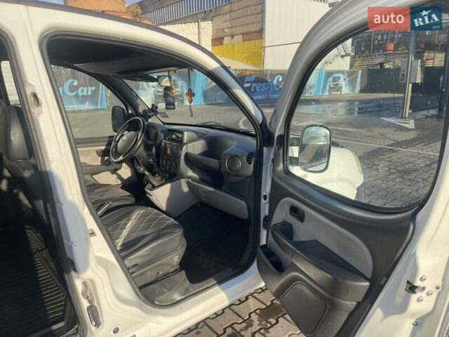 Белый Фиат Добло, объемом двигателя 1.3 л и пробегом 336 тыс. км за 5500 $, фото 7 на Automoto.ua