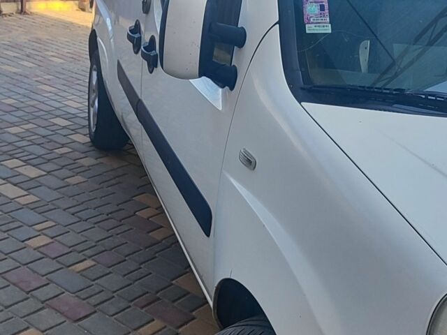 Белый Фиат Добло, объемом двигателя 1.9 л и пробегом 237 тыс. км за 4700 $, фото 4 на Automoto.ua