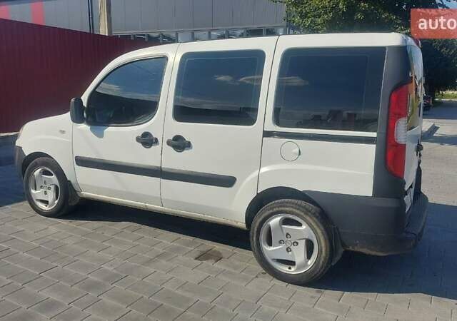 Белый Фиат Добло, объемом двигателя 1.9 л и пробегом 323 тыс. км за 5100 $, фото 6 на Automoto.ua