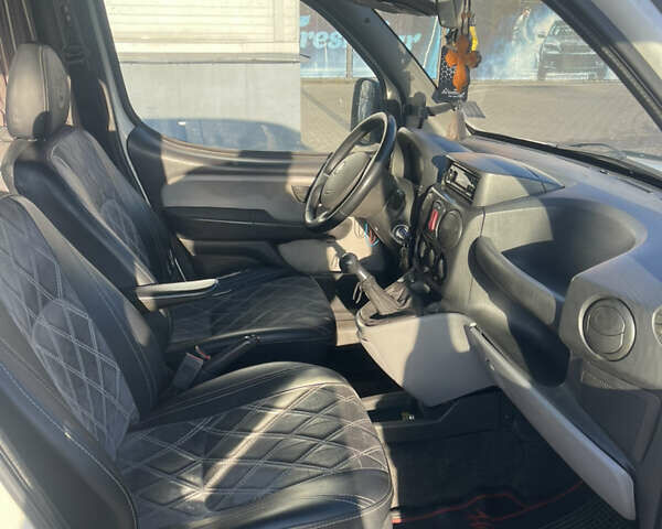 Белый Фиат Добло, объемом двигателя 1.3 л и пробегом 336 тыс. км за 5500 $, фото 8 на Automoto.ua