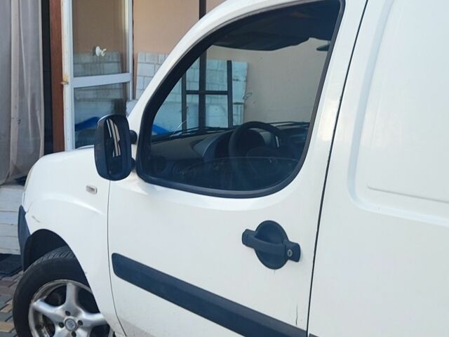 Белый Фиат Добло, объемом двигателя 1.9 л и пробегом 237 тыс. км за 4700 $, фото 6 на Automoto.ua