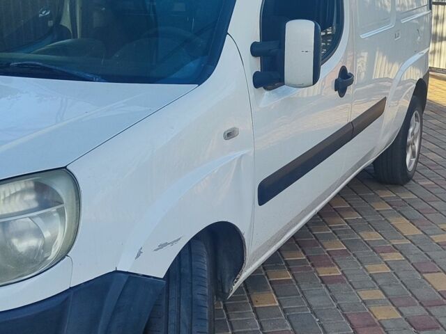 Белый Фиат Добло, объемом двигателя 1.9 л и пробегом 237 тыс. км за 4700 $, фото 1 на Automoto.ua