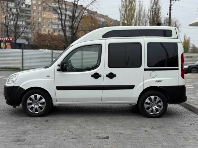 Белый Фиат Добло, объемом двигателя 1.3 л и пробегом 283 тыс. км за 5200 $, фото 3 на Automoto.ua