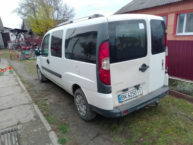 Белый Фиат Добло, объемом двигателя 1.2 л и пробегом 350 тыс. км за 3700 $, фото 3 на Automoto.ua