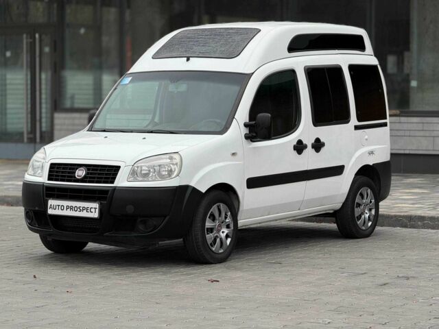 Белый Фиат Добло, объемом двигателя 1.3 л и пробегом 283 тыс. км за 5200 $, фото 2 на Automoto.ua