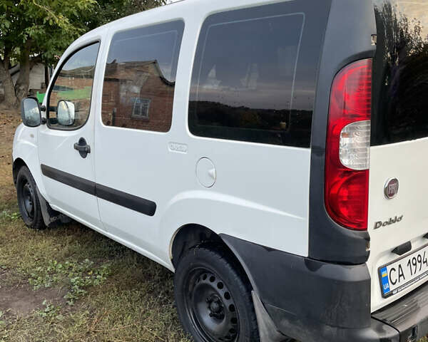 Белый Фиат Добло, объемом двигателя 1.3 л и пробегом 210 тыс. км за 5200 $, фото 4 на Automoto.ua