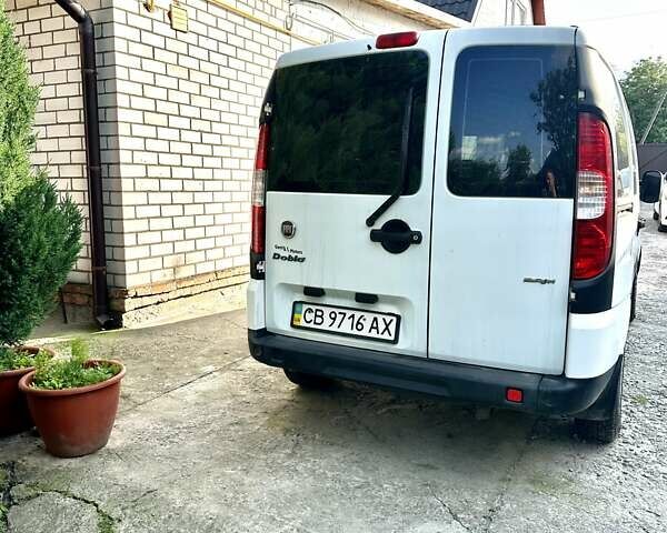 Белый Фиат Добло, объемом двигателя 0 л и пробегом 187 тыс. км за 6000 $, фото 2 на Automoto.ua