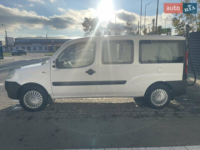Белый Фиат Добло, объемом двигателя 1.3 л и пробегом 336 тыс. км за 5500 $, фото 4 на Automoto.ua