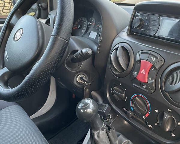 Белый Фиат Добло, объемом двигателя 1.3 л и пробегом 210 тыс. км за 5200 $, фото 6 на Automoto.ua