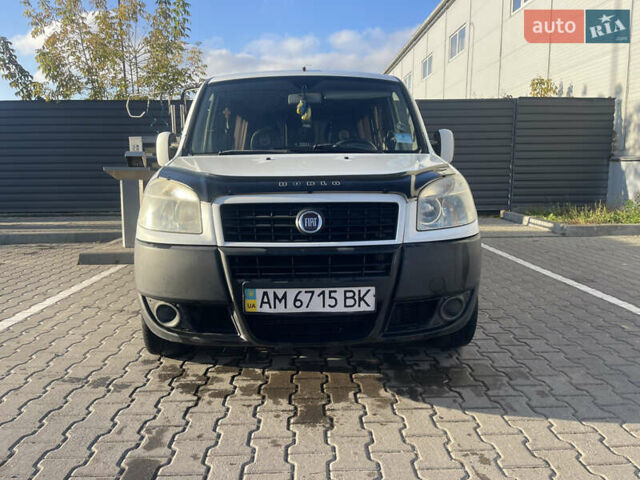 Белый Фиат Добло, объемом двигателя 1.3 л и пробегом 336 тыс. км за 5500 $, фото 2 на Automoto.ua
